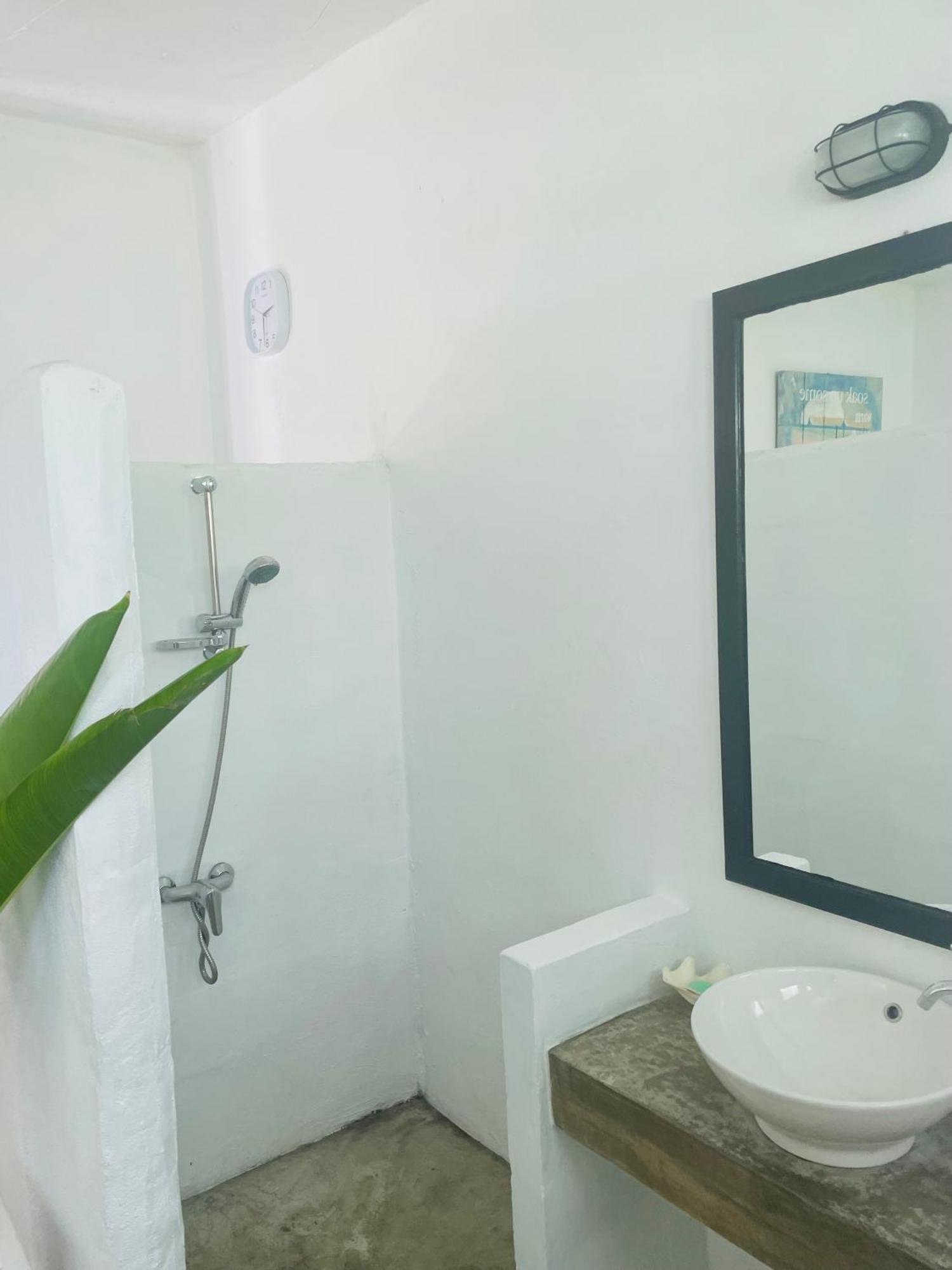 Bed and Breakfast Banana Bay Beach Club Этон Экстерьер фото