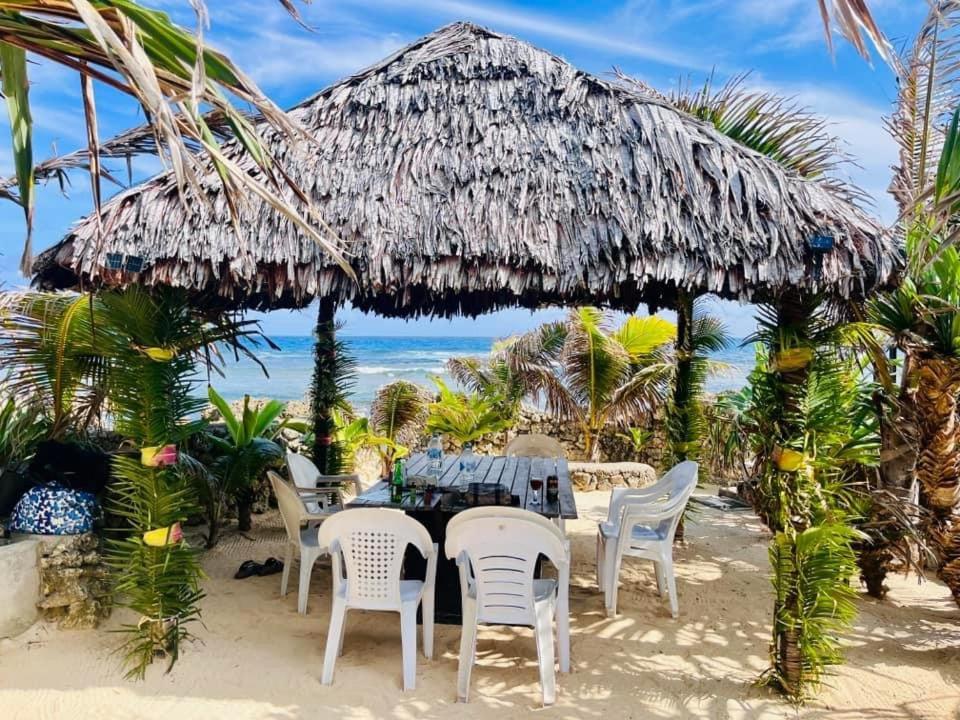 Bed and Breakfast Banana Bay Beach Club Этон Экстерьер фото